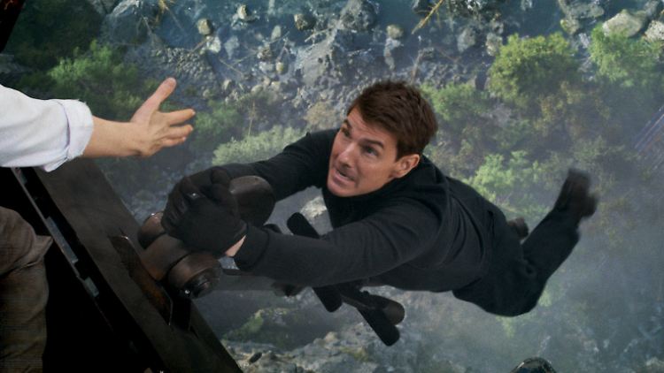 Nein, Tom Cruise lässt sich auch im mittlerweile siebten Aufguss von "Mission: Impossible" nicht hängen.