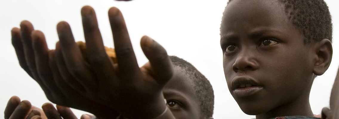 2008-12-04T120000Z_165929702_GM1E4C41SW702_RTRMADP_3_CONGO-DEMOCRATIC.JPG