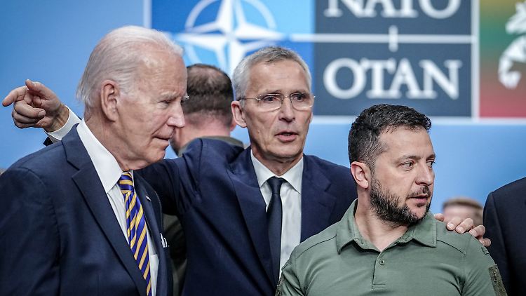 US-Präsident Joe Biden, NATO-Generalsekretär Jens Stoltenberg und der ukrainische Präsident Wolodymyr Selenskyj beim NATO-Gipfel in Vilnius.