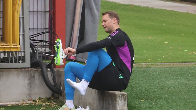 Wann Manuel Neuer wieder im Tor des FC Bayern stehen wird, ist ungewiss.