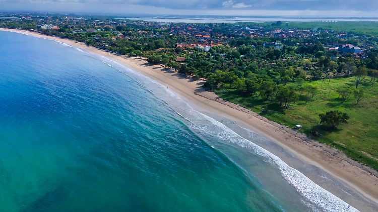 Bali zeichnet sich unter anderem durch viele schöne Strände aus.
