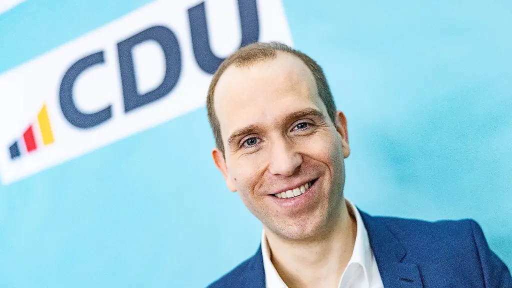 Dennis-Thering-wurde-fuer-weitere-zwei-Jahre-zum-Landesvorsitzenden-der-Hamburger-CDU-gewaehlt