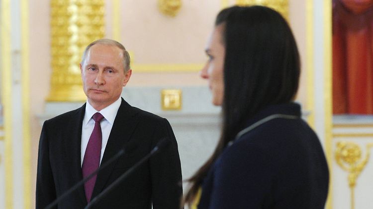 Issinbajewa bei einem Termin mit Putin im Jahr 2016.