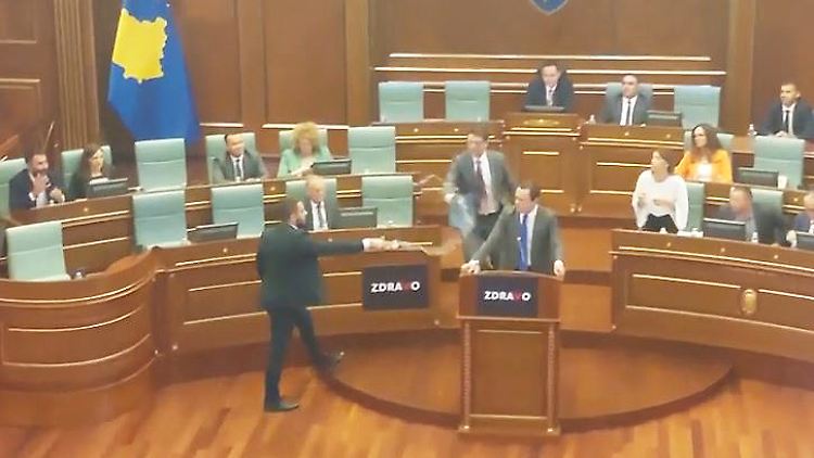 Kosovo_Parlament_Prügelei.JPG