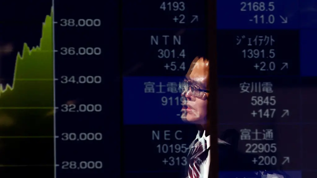 2024-02-26T041743Z-1559970083-RC23A6A8STZB-RTRMADP-3-JAPAN-STOCKS