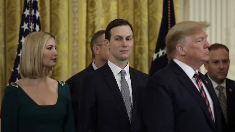 Kushner war wie seine Ehefrau Ivanka Trump im Weißen Haus ein enger Berater des früheren republikanischen Präsidenten. 
