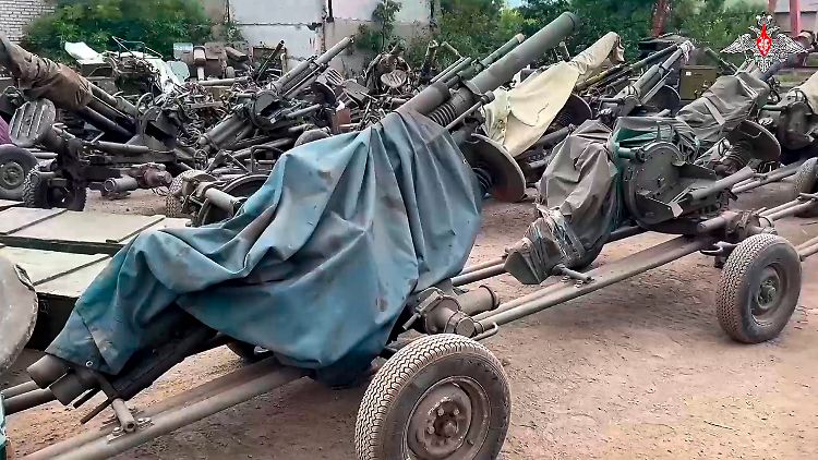 Die Söldner haben angeblich Waffen, Militärgerät und Tausende Tonnen Munition ans russische Militär übergeben.