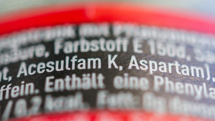 Viele Getränke und Lebensmittel werden mit Aspartam gesüßt.
