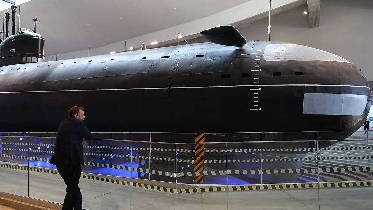 Das erste sowjetische Atom-U-Boot K-3 Leninsky Komsomol während der International Maritime Defence Show im Juni 2023 in Kronshtadt.