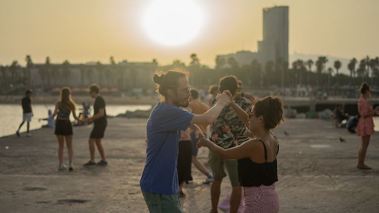 Die erste Hitzewelle in Spanien ist überwunden. Heiß bleibt es bei bis zu 40 Grad trotzdem.