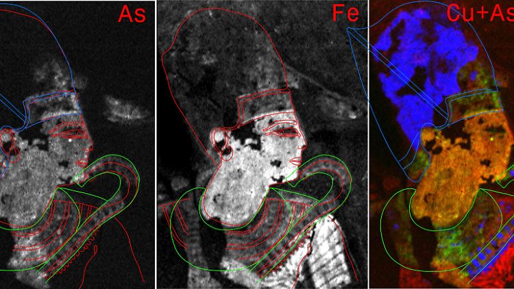 Röntgen-Analyse des Gemäldes von Ramses II: Die Skizze mit der roten Linie entspricht dem tatsächlichen Umriss des Gemäldes, die grüne Linie entspricht einer früheren Version und die blaue Linie entspricht der ursprünglichen Form der Kopfbedeckung.
