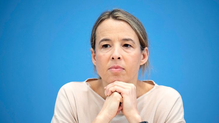 Auch die komplizierte Sprache und Bürokratie machen das Werben um Fachkräfte für Deutschland laut Ulrike Malmendier schwierig.