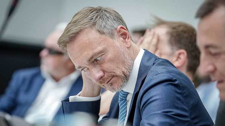 Lindner will die Wirtschaft mit einem Steuerpaket um jährlich rund sechs Milliarden Euro entlasten. 