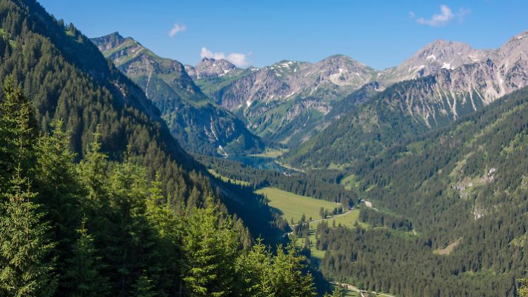 Blick auf das Tannheimer Tal in Tirol. In der Gegend verunglückte ein Gleitschirmflieger tödlich.