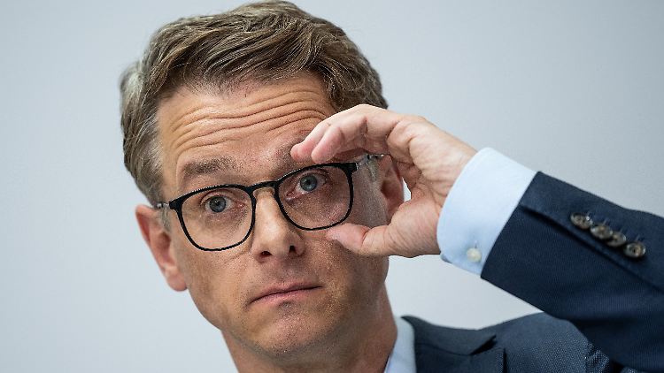 Was derzeit in Freibädern passiere, sei "schlicht unsozial", sagt Linnemann.
