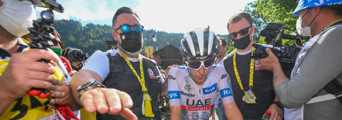 Tadej Pogacar im Ziel in Morzine.
