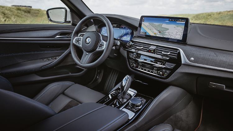 Viel Displayfläche gibt es auch im auslaufenden Fünfer-BMW der Generation G30/31 noch.