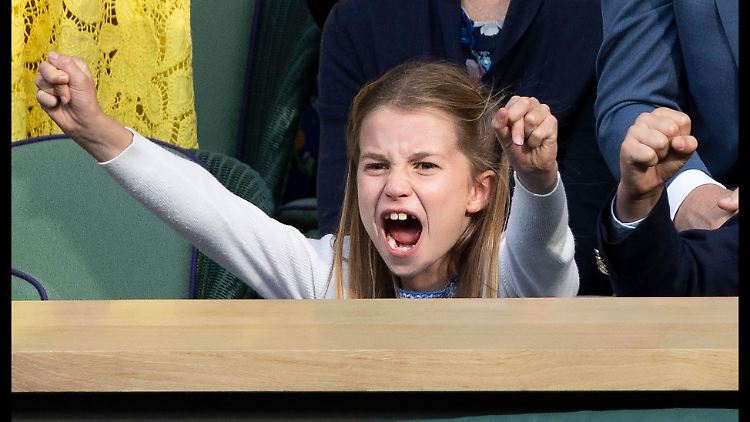 Prinzessin Charlotte jubelt während des Wimbledon-Endspiels der Herren