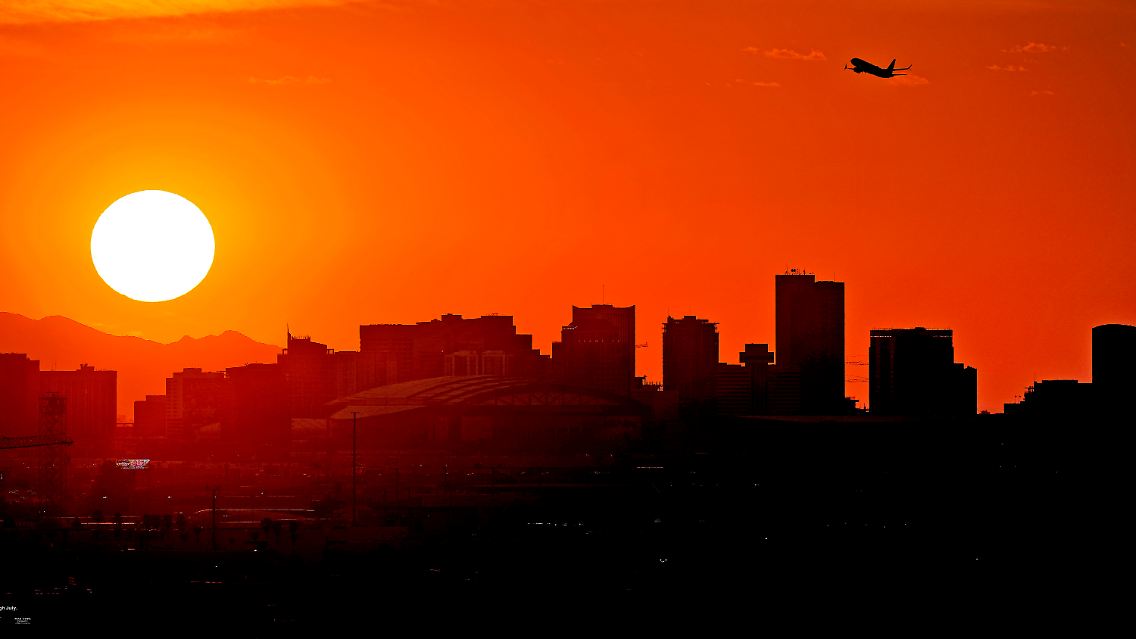 Für Phoenix gilt sogar bis Mittwoch eine Warnung vor extremer Hitze. In der Stadt im südwestlichen Bundesstaat Arizona werden am Samstag ...