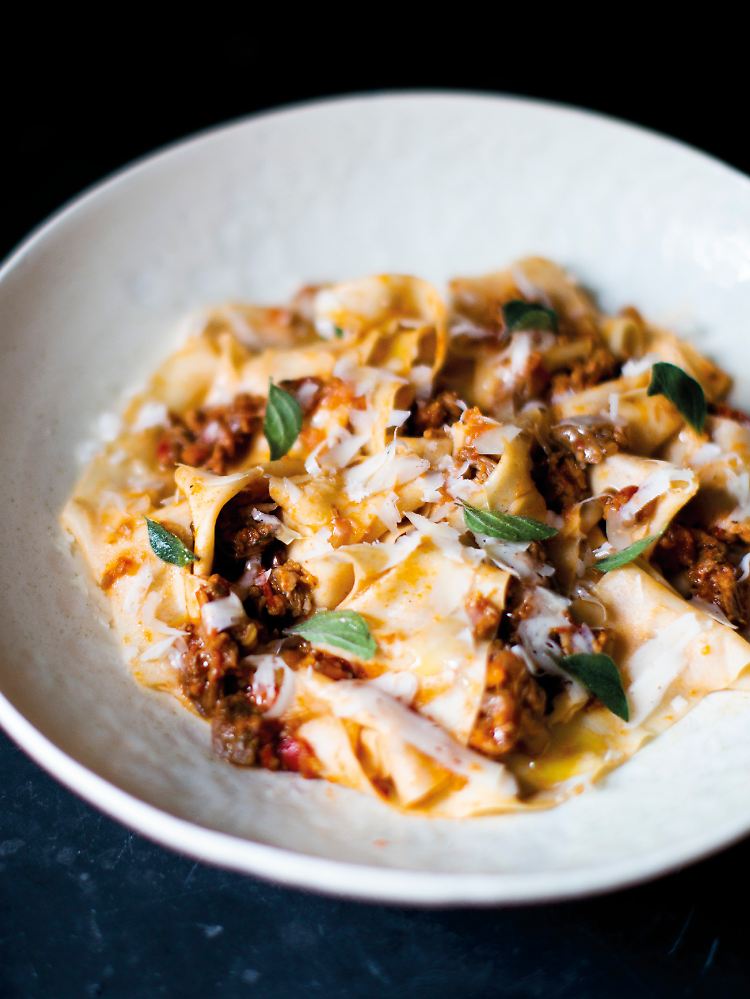 Das Ragù ist etwas für Fleischliebhaber - und für Ruhetage, denn es braucht seine Zeit.
