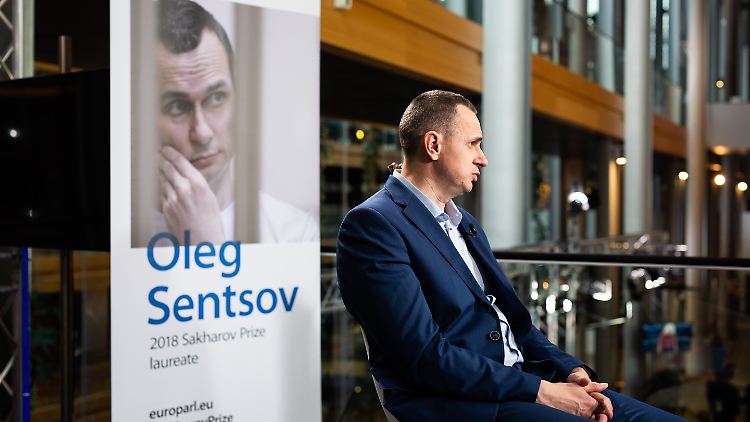 Er war einer der bekanntesten ukrainischen Gefangenen in Russland: Hier sitzt Senzow nach seiner Freilassung 2019 im Europaparlament vor der Verleihung des Sacharow-Preises.
