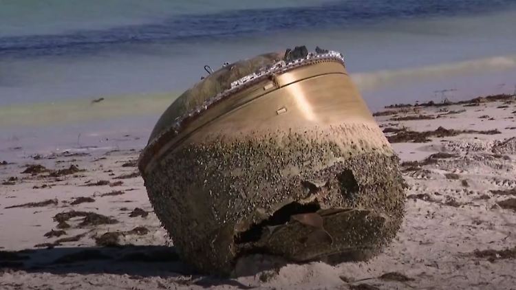 Laut Anwohnern misst das Objekt etwa 2,5 Meter mal drei Meter.