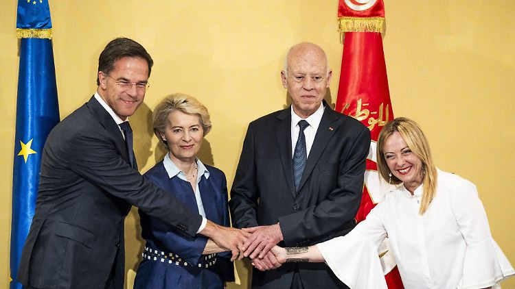 Mark Rutte (v.l.), Ursula von der Leyen, Kais Saied und Giorgia Meloni haben im Juli eine engere Zusammenarbeit beim Thema Migration ausgelotet.