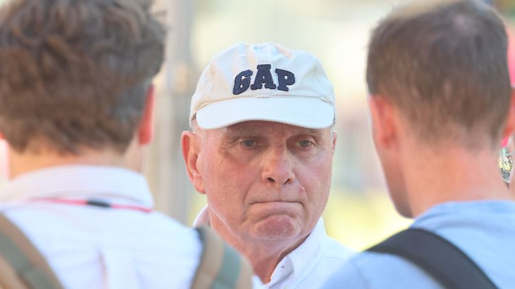 Uli Hoeneß will den FC Bayern in die Zukunft führen.