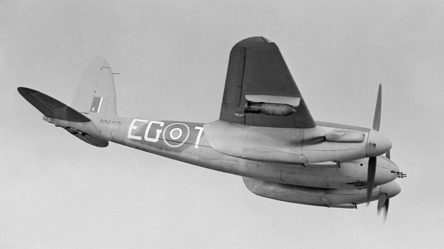 Der Schreck sitzt Flight Lieutenant A.E. Wall lange in den Gliedern. In 9.000 Meter Höhe macht der britische Pilot im Juli 1944 über München eine unheimliche Begegnung.