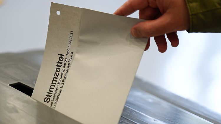 Bei der Bundestagswahl 2021 wurden in Berlin wegen fehlender oder falscher Stimmzettel einige Wahlräume zeitweise geschlossen. 