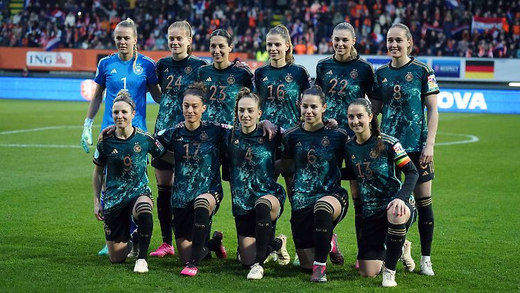 Die DFB-Elf (hier im Auswärtstrikot) wird hoffen, dass die sportlichen Ergebnisse besser sind als der Platz im Trikot-Ranking.