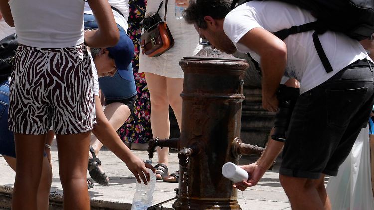 In Italiens Hauptstadt lechzen die Menschen angesichts von mehr als 40 Grad nach Wasser.