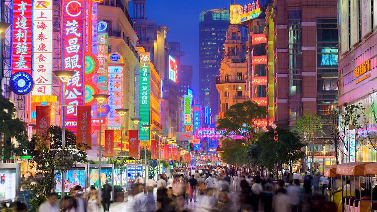 Die Lichter von Shanghai täuschen. Auch in China herrscht Konjunkturflaute.