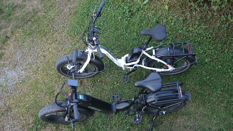 Kompakt, gewichtig, kräftig: Rad Power Bikes RadExpand 5 (oben) und Eskute Star folgen dem identischen Pedelec-Konzept.