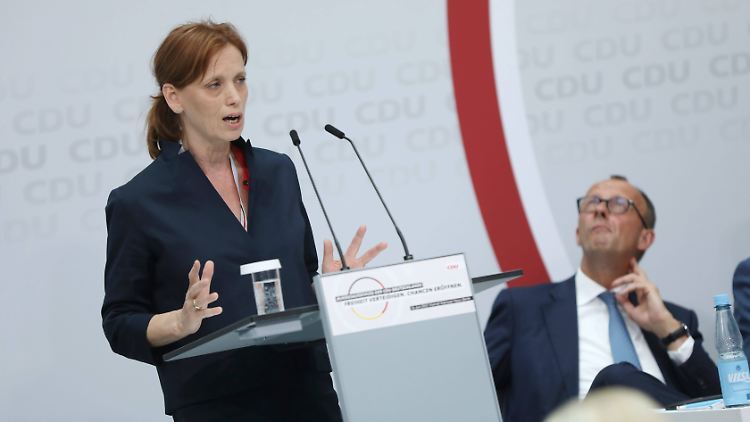 Bewertet die inhaltlichen Einwürfe von Claudia Pechstein anders als ihr Parteichef: Karin Prien.