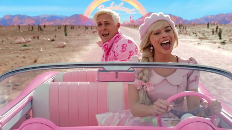Ryan Gosling als Ken and Margot Robbie als Barbie.
