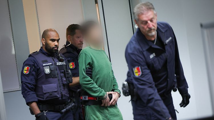Dem 34 Jahre alten Ibrahim A. wird Mord in zwei Fällen und versuchter Mord in vier Fällen vorgeworfen.