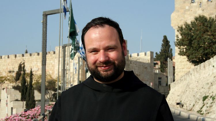 Der Geistliche Nikodemus Schnabel, hier auf einem Archivbild, begleitete Stark-Watzinger in der Altstadt von Jerusalem.