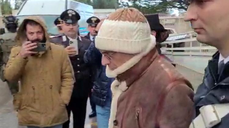 Seit seiner Festnahme im Januar sitzt Messina Denaro in einem Hochsicherheitsgefängnis in den Abruzzen östlich von Rom.