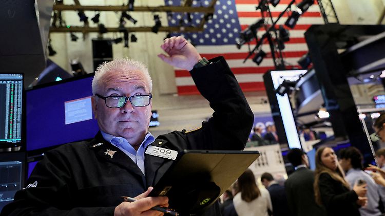 Gleich zum Handelsstart übersprang der Dow die Marke  von 35.000 Punkten.