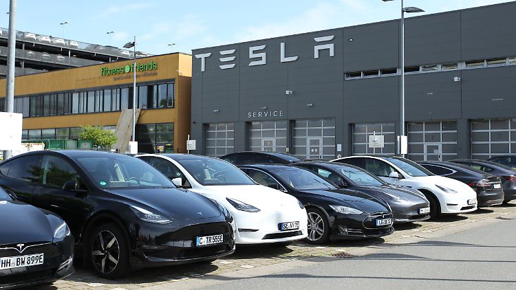 Mit einer aggressiven Preisstrategie versucht Tesla, die Konkurrenz in Schach zu halten.