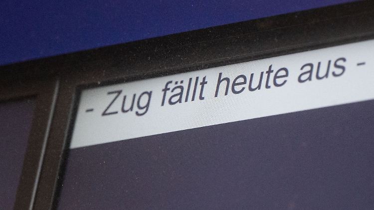 Zug fällt aus - aber manchmal bewegt sich die Bahn halt doch.