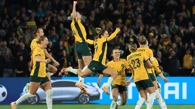 Kollektiver Jubel der Australierinnen nach dem 1:0 gegen Irland.