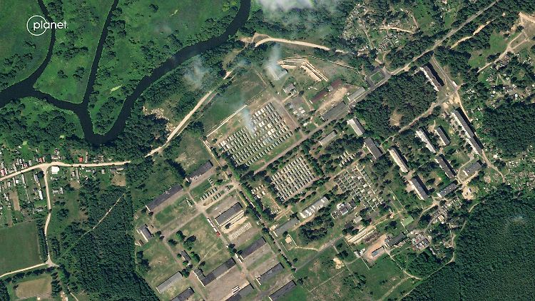 Dieses Satellitenfoto soll den Militärstützpunkt der Wagner-Söldner in Belarus zeigen.