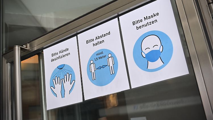 Das RKI bestätigt, dass mehrere Einschränkungen die Zahl der Ansteckungen am besten niedrig hielt.