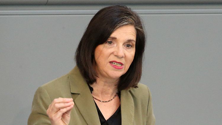 "Mit sachlicher Kritik, auch harter Kritik, haben wir umzugehen", sagt Katrin Göring-Eckardt und meint damit sicherlich nicht das Beschmieren von Briefkästen mit Hundekot.