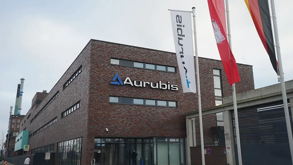 Blick-auf-das-Werksgelaende-der-Aurubis-AG