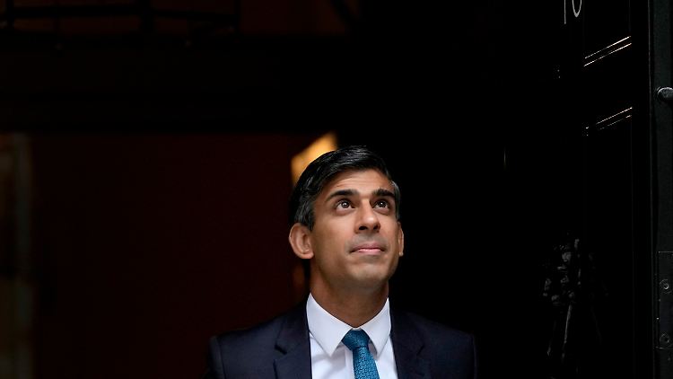 Blickt sicher gespannt auf die möglichen Parlamentswahlen im kommenden Jahr: Premier Rishi Sunak.