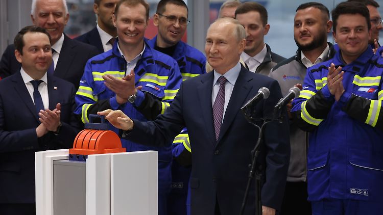 Präsident Putin legt den Hebel um und genehmigte das Großprojekt in dem Dorf Belokamenka, das rund 1700 Kilometer nördlich von Moskau liegt.
