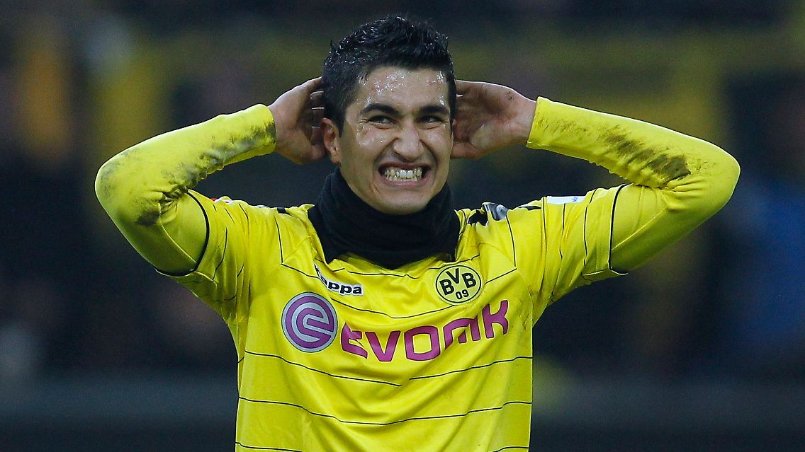 Dortmunds Nuri Sahin entgleisen nach dem Stuttgarter Ausgleich kurzzeitig die Gesichtszüge.